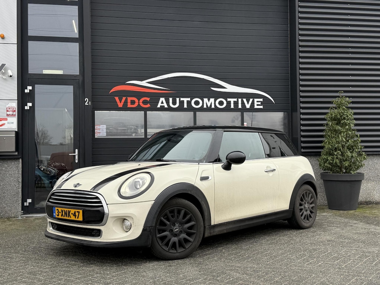 MINI Cooper - Mini 1.5 Groot Navi | Comfort Access | Sfeerverlichting | Black Trim | Origineel Nederland - AutoWereld.nl