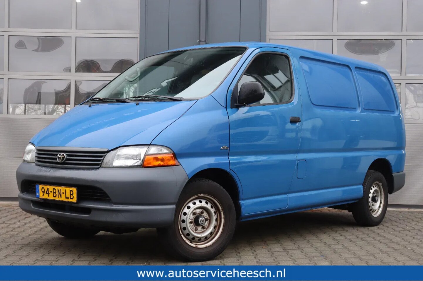 Toyota HiAce - 2.5 D-4D l TREKHAAK l ZEER NETJES l 2e EIGENAAR - AutoWereld.nl