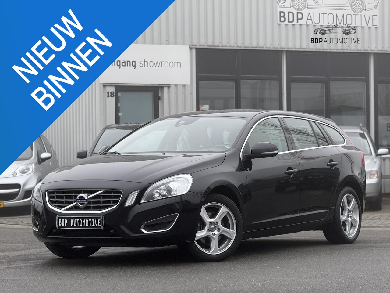 Volvo V60 - 1.6 T4 Summum AUTOMAAT/LEER/TREKHAAK - AutoWereld.nl