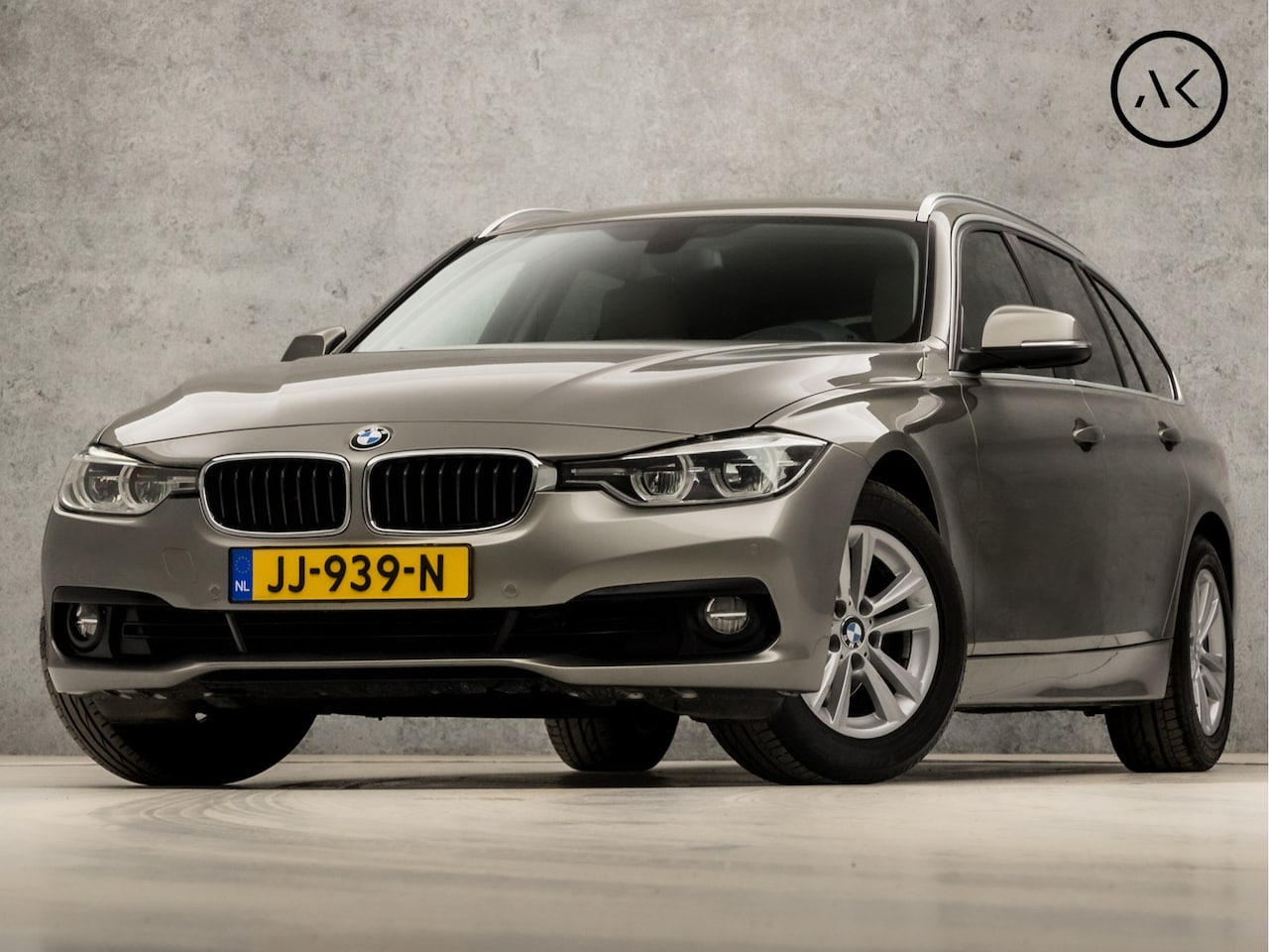 BMW 3-serie Touring - 320i Luxury 184Pk Automaat (GROOT NAVI, CLIMATE, GETINT GLAS, LEDEREN SPORTSTOELEN, CRUISE - AutoWereld.nl