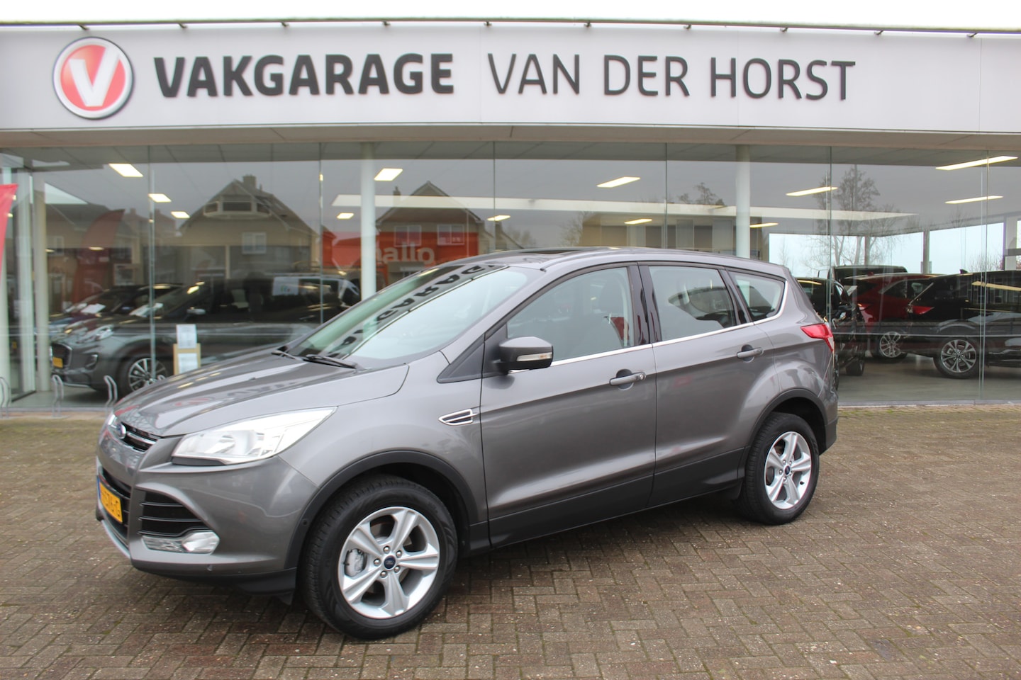 Ford Kuga - 1.6 Titanium 1.6 Titanium , 150pk , 2000kg trekgewicht Climate control cruise control ,Trekhaak , Panor - AutoWereld.nl