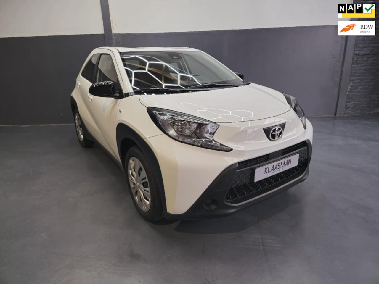 Toyota Aygo X - 1.0 VVT-i MT play 1.0 VVT-i MT Play - AutoWereld.nl