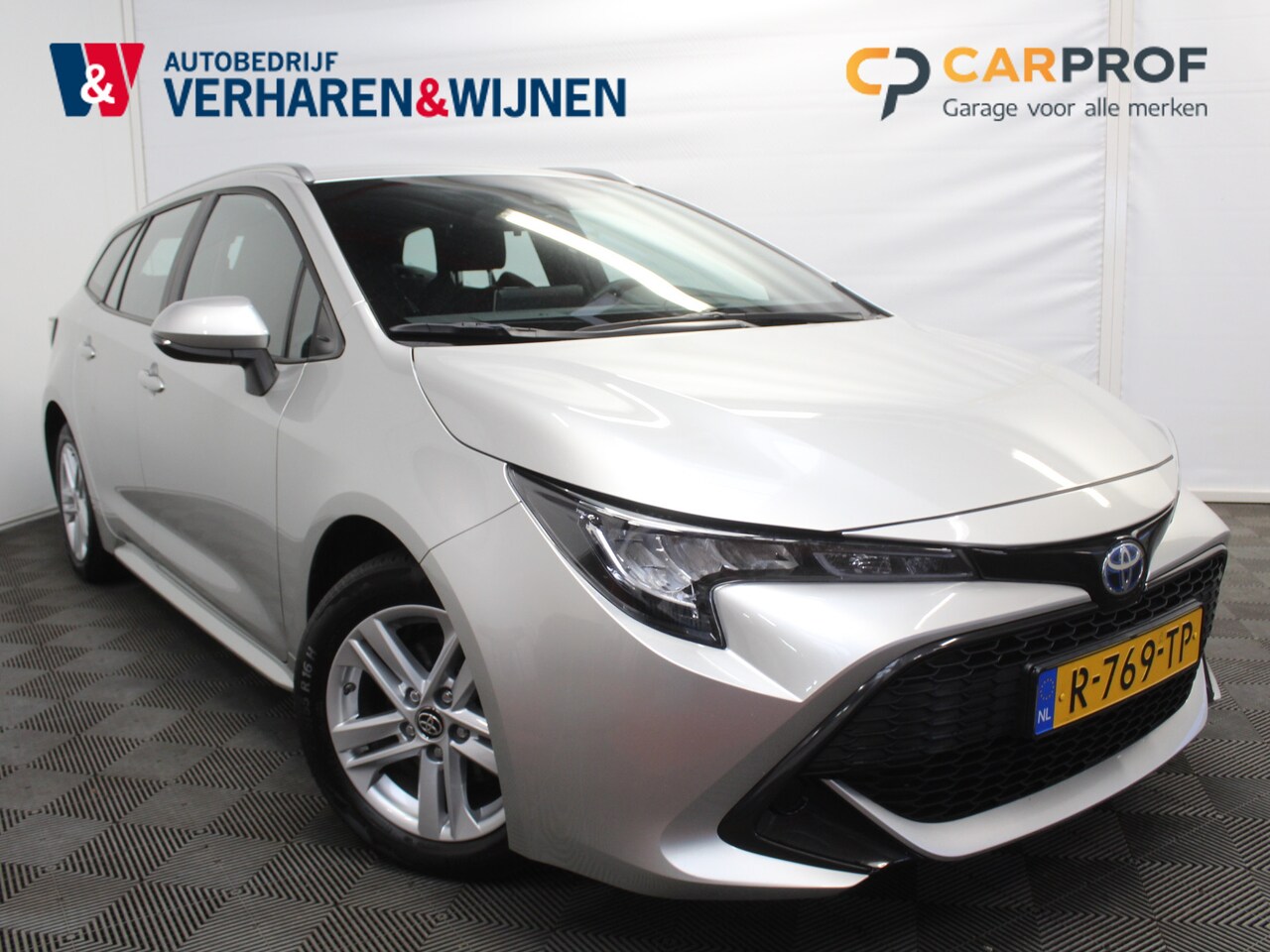 Toyota Corolla Touring Sports - 1.8 Hybrid Active CAMERA | CARPLAY | ADAPCRUISE | LED | DAB | LMV | CLIMATE - AutoWereld.nl