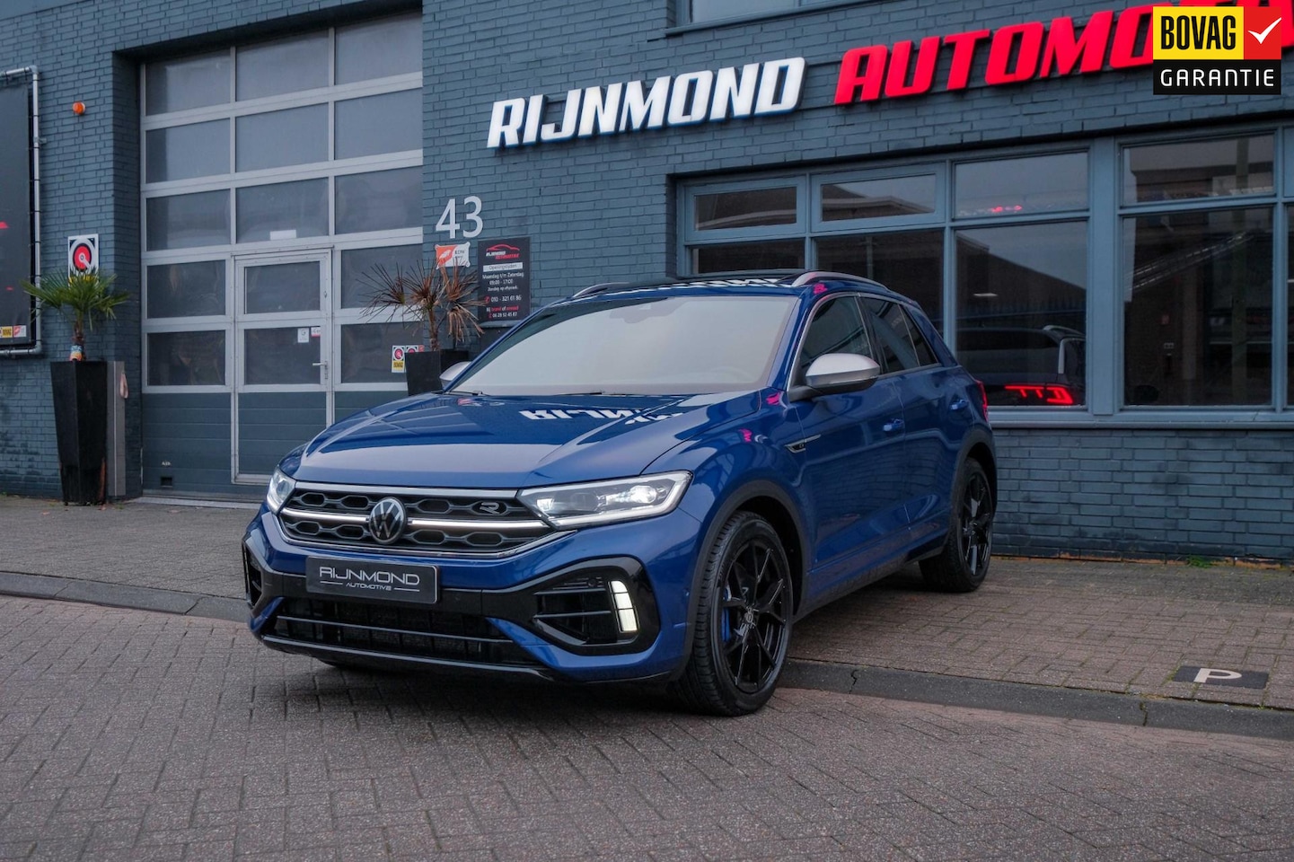 Volkswagen T-Roc - 2.0 TSI 4Motion R Akrapovic|Pano|Acc|Carplay|IQ-Light|Dealer Onderhouden| - AutoWereld.nl