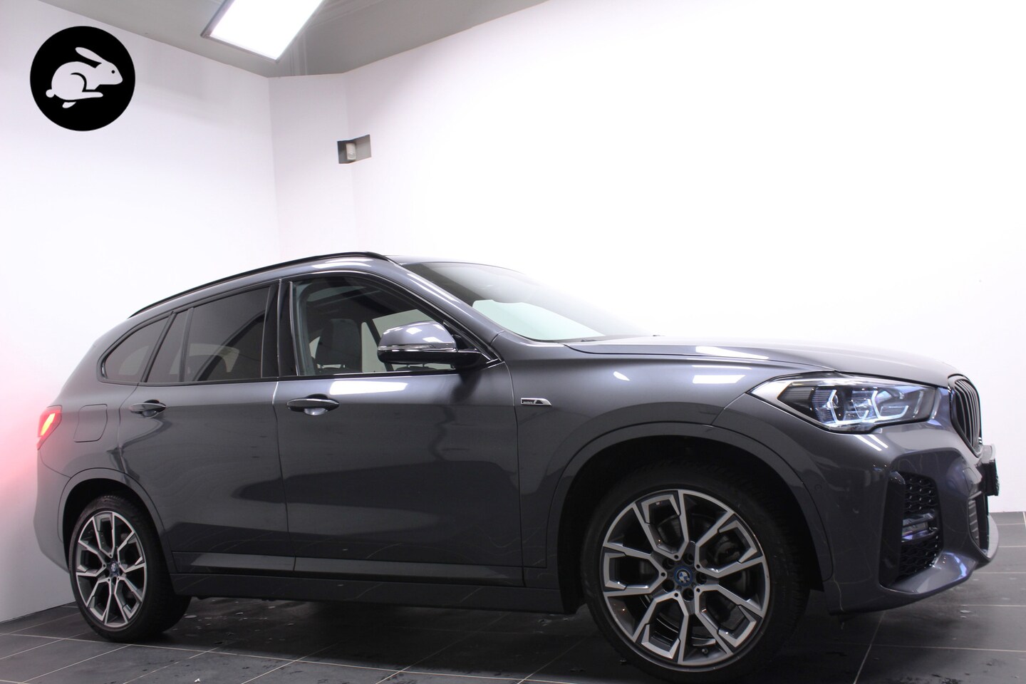 BMW X1 - xDrive25e M Sport/*Pano dak*/19 inch/Elektr stoelen/Camera - AutoWereld.nl