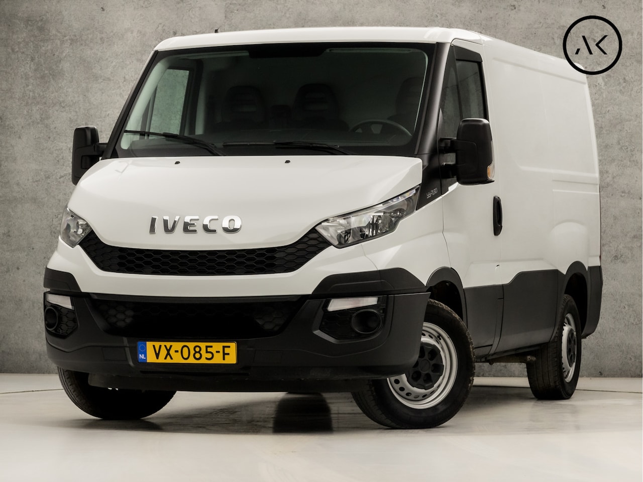 Iveco Daily - 35S13V 2.3 300 H1 (3 ZITS, NAP, COMFORT STOELEN, RADIO, ELEK PAKKET, TREKHAAK, NIEUWE APK, - AutoWereld.nl