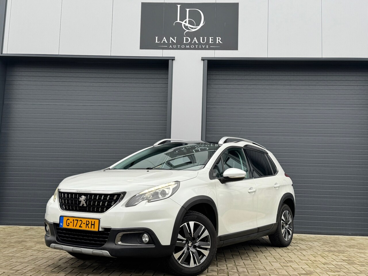 Peugeot 2008 - 1.2 PureTech Allure / Pano / Navi / 2017 - AutoWereld.nl