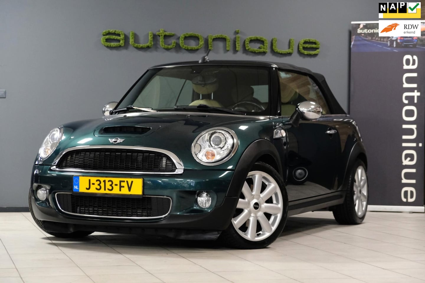 MINI Cabrio - Mini 1.6 Cooper S Chili *Automaat/Leder/Xenon* 148dkm 4 x ZGAN Banden - AutoWereld.nl