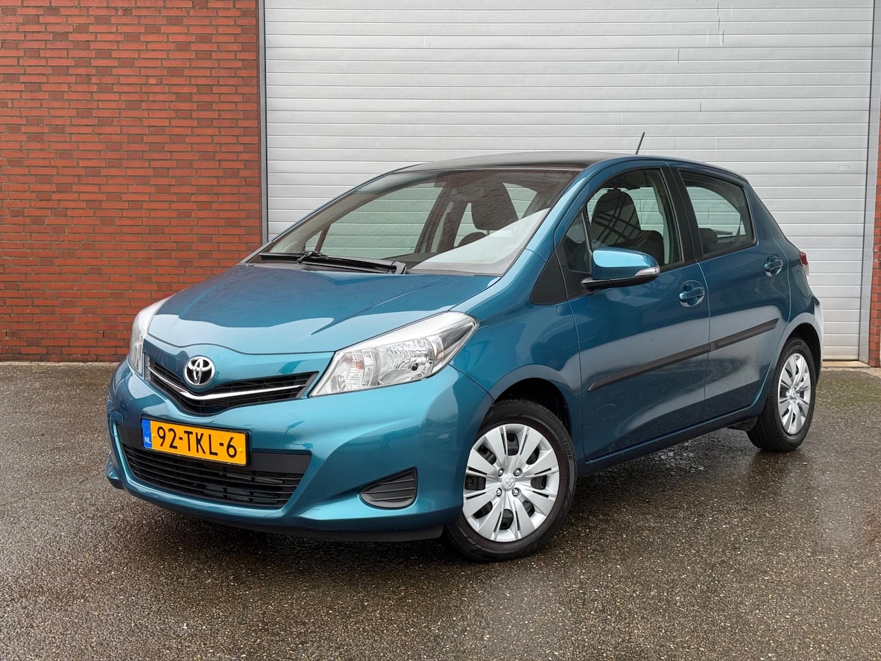 Toyota Yaris - 1.3 VVT-i Aspiration| 1E EIG| NAP| PANO| NAVI| CAMERA - AutoWereld.nl