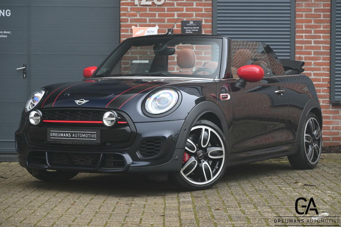 MINI Cabrio - 2.0 JCW|UITLAAT+KLEP|ACC|CARPLAY|KEYLESS|CHESTER LEDER|CABRIO - AutoWereld.nl