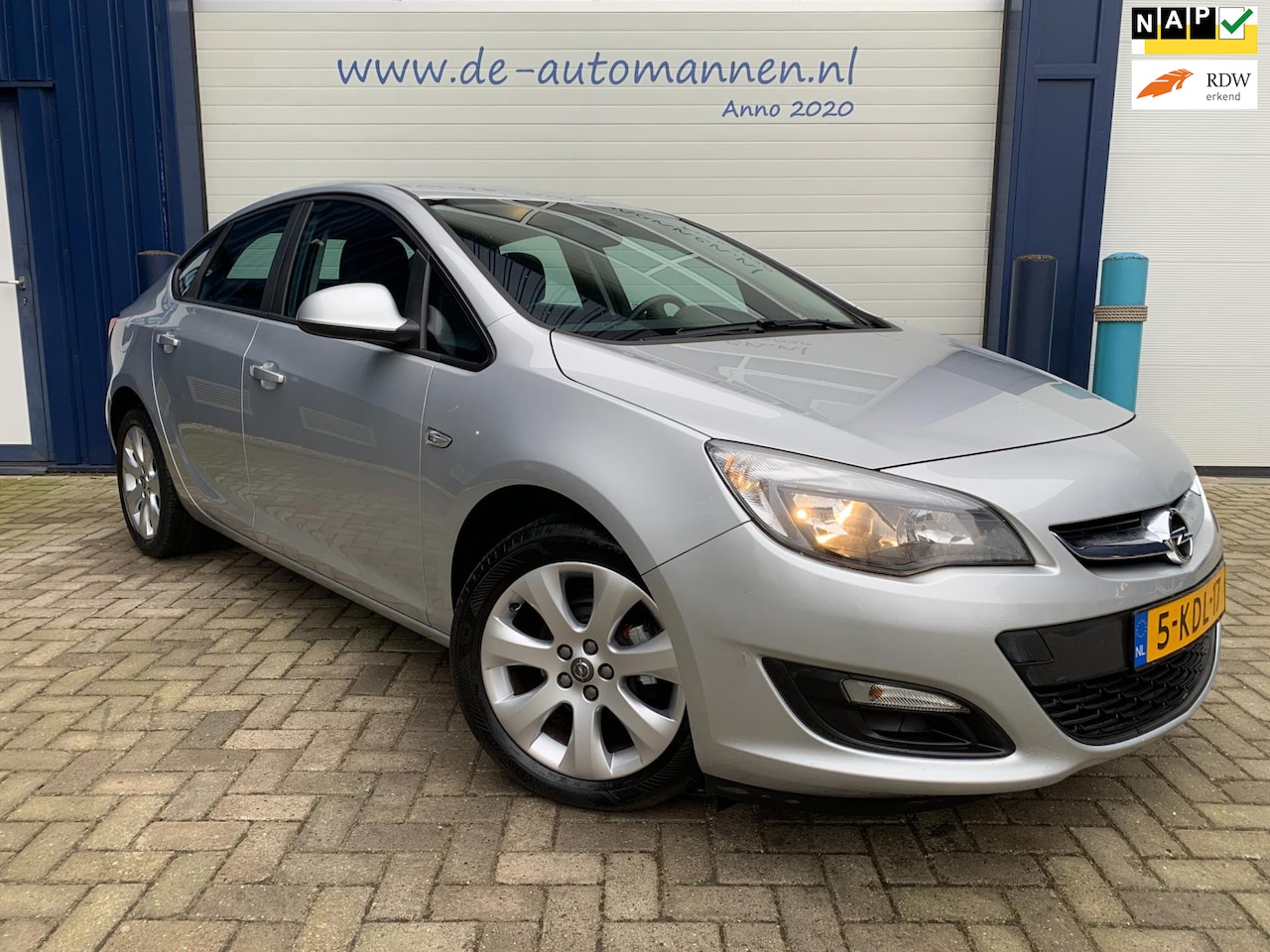 Opel Astra - 1.4 Turbo Business+ 4-drs SEDAN / 1e EIG / NAVI / TREKHAAK / 54.379 km! - AutoWereld.nl