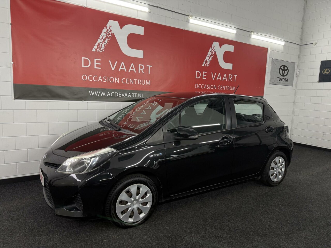 Toyota Yaris - 1.5 Full Hybrid Aspiration - NAVI/CLIMA/CAM/NAP - AutoWereld.nl