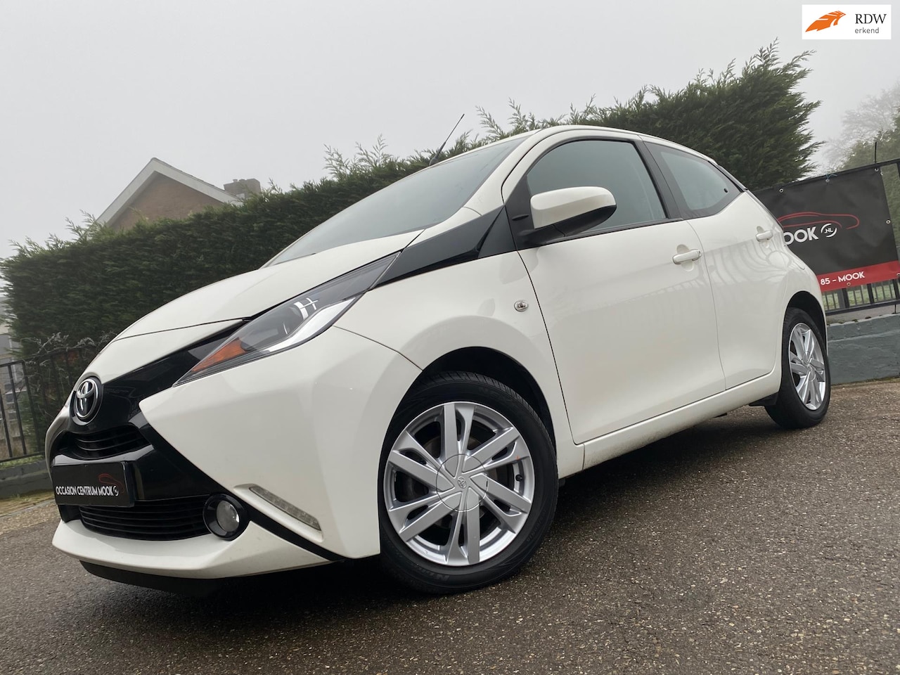 Toyota Aygo - 1.0 VVT-i x-clusiv*cabrio*achteruit cam*Lmv*5Drs - AutoWereld.nl