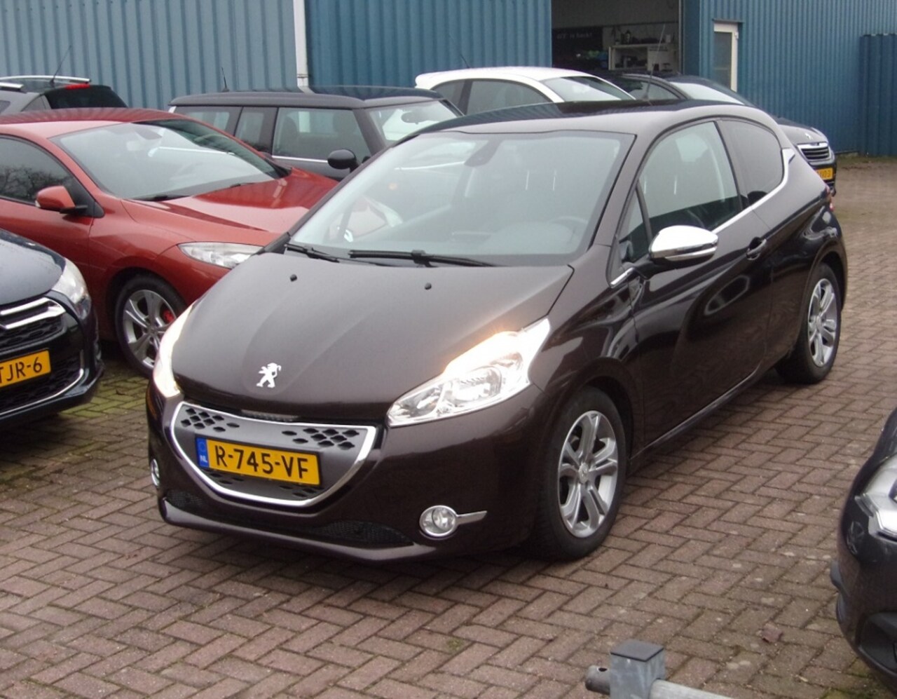 Peugeot 208 - 1.4 VTi Allure | Half leer | PDC | Sportstoelen - AutoWereld.nl