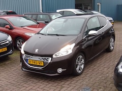 Peugeot 208 - 1.4 VTi Allure | Half leer | PDC | Sportstoelen