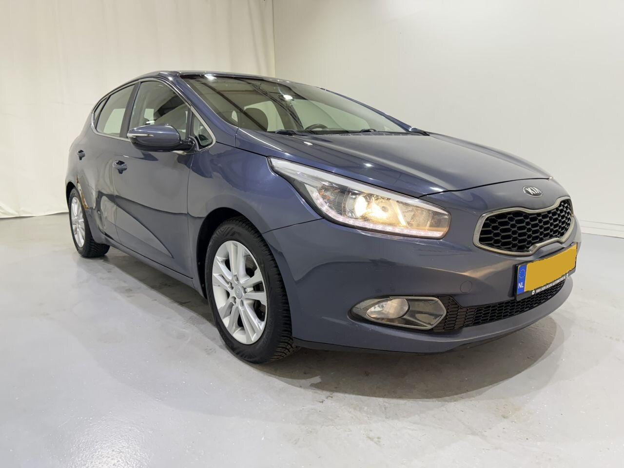 Kia Cee'd - Cee d 1.4 CVVT Comfort Navi/Airco - AutoWereld.nl