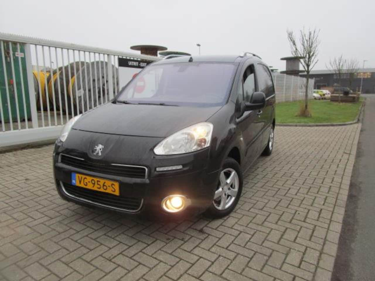 Peugeot Partner - 120 1.6 e-HDI L1 Navteq 120 1.6 e-HDI L1 Navteq, Airco, 3 Persoons - AutoWereld.nl