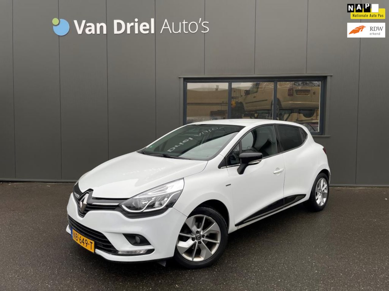 Renault Clio - TCe 90 Limited / Navigatie / Parkeersensoren achter! - AutoWereld.nl