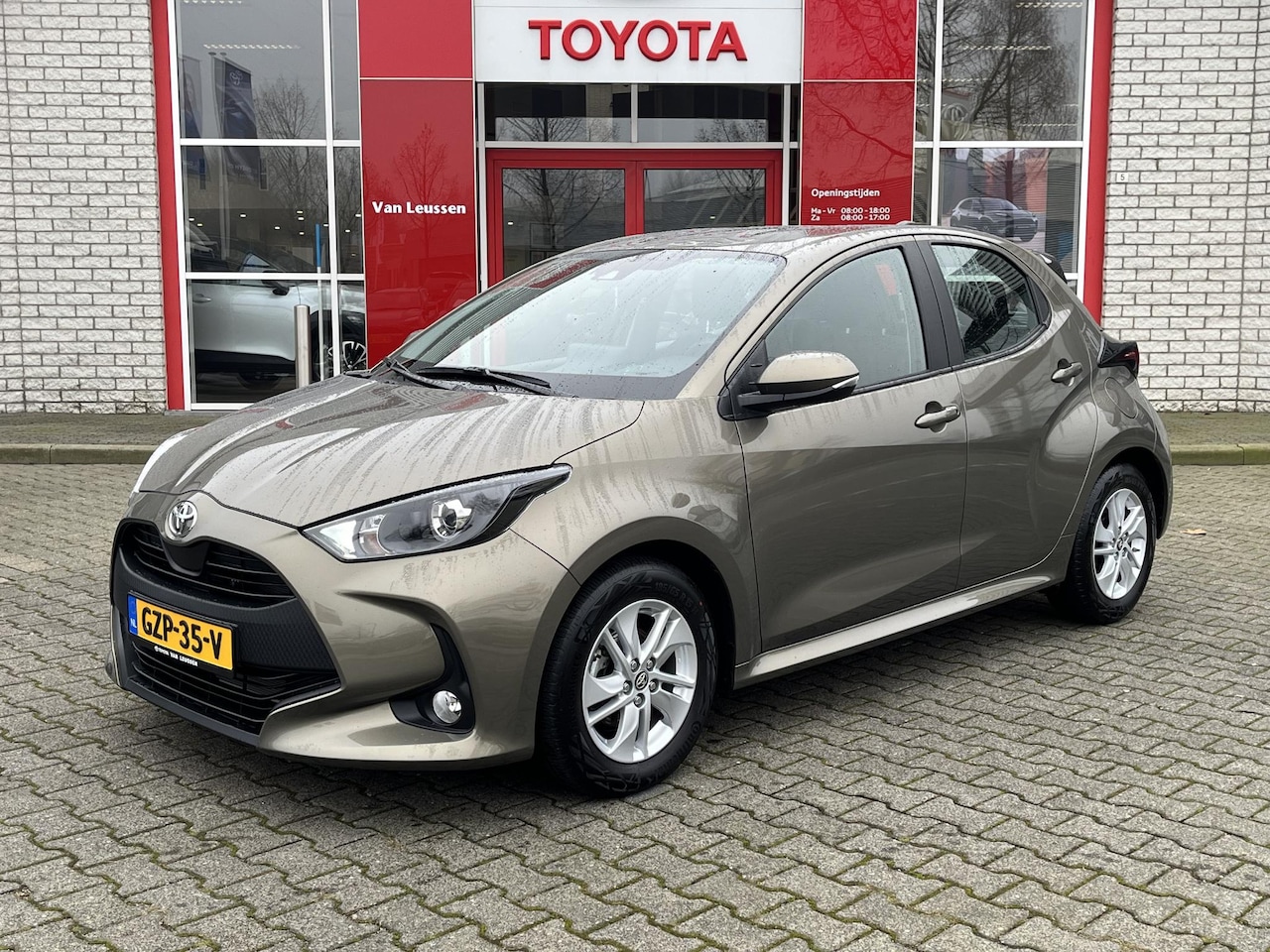 Toyota Yaris - 1.5 VVT-i AUTOMAAT STOELVERW APPLE/ANDROID AIRCO AD-CRUISE LAGE KM-STAND - AutoWereld.nl