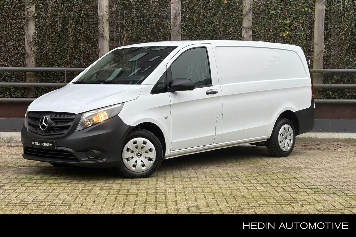 Mercedes-Benz Vito - 110 L2 | Airco | Camera | Parkeerpakket | Cruise Control | Navigatie - AutoWereld.nl