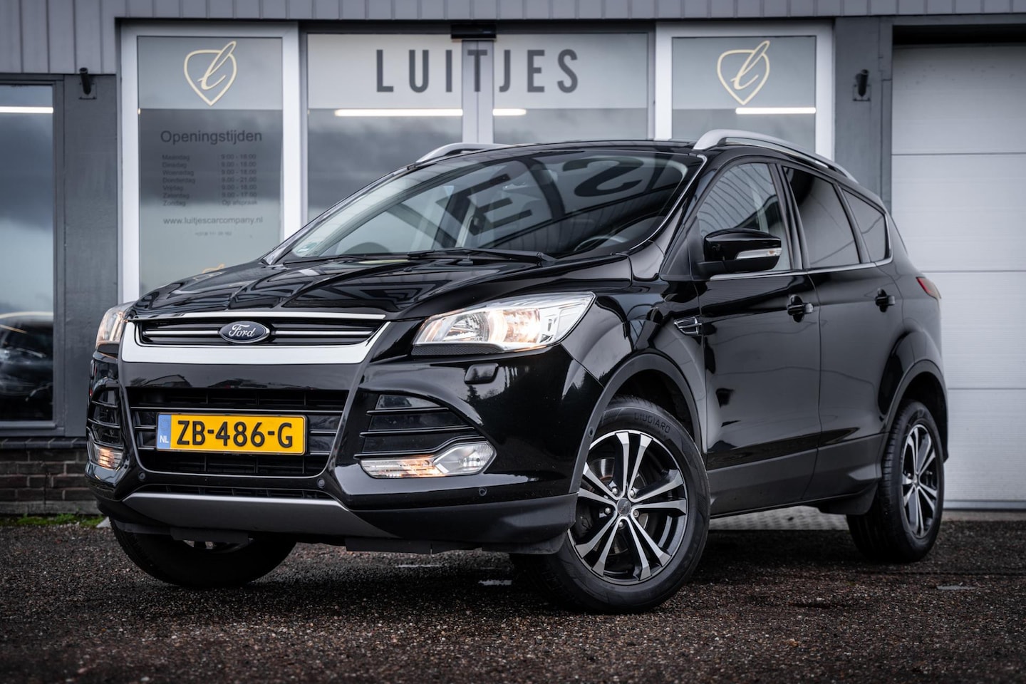 Ford Kuga - 1.5 Titanium Styling I Winterpack I Stoelverw. I Trekhaak I Half-leder - AutoWereld.nl