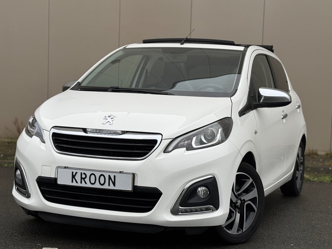 Peugeot 108 - 1.0 e-VTi Allure TOP! AUTOMAAT/CABRIO/LEER/STOELVERWARMING - AutoWereld.nl