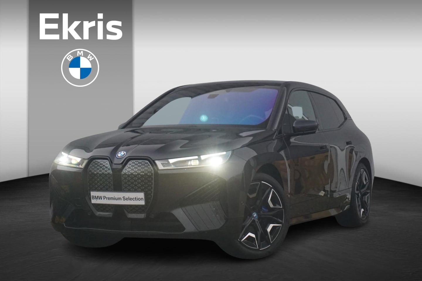 BMW iX - xDrive40 High Executive Sportpakket 22'' / Panoramadak / Trekhaak / Harman Kardon / Stuurw - AutoWereld.nl