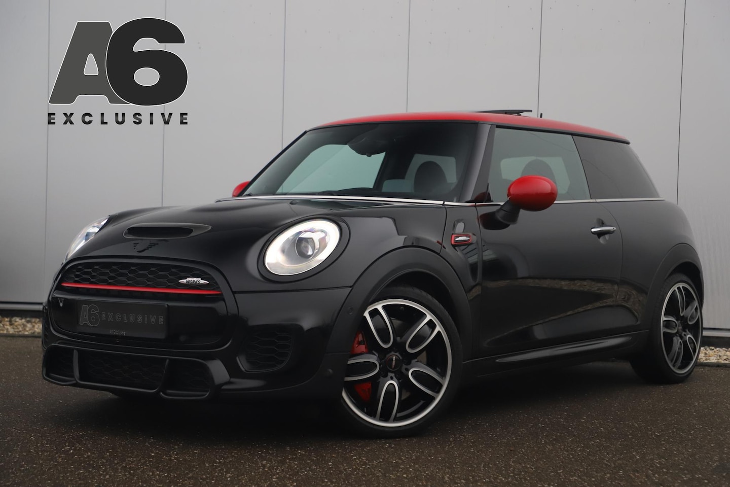 MINI John Cooper Works - Mini 2.0 Chili 286PK Automaat Panoramadak Keyless Navigatie Camera Sportstoelen Draadloos - AutoWereld.nl