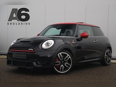 MINI John Cooper Works - 2.0 Chili 286PK Automaat Panoramadak Keyless Navigatie Camera Sportstoelen Draadloos Carpl