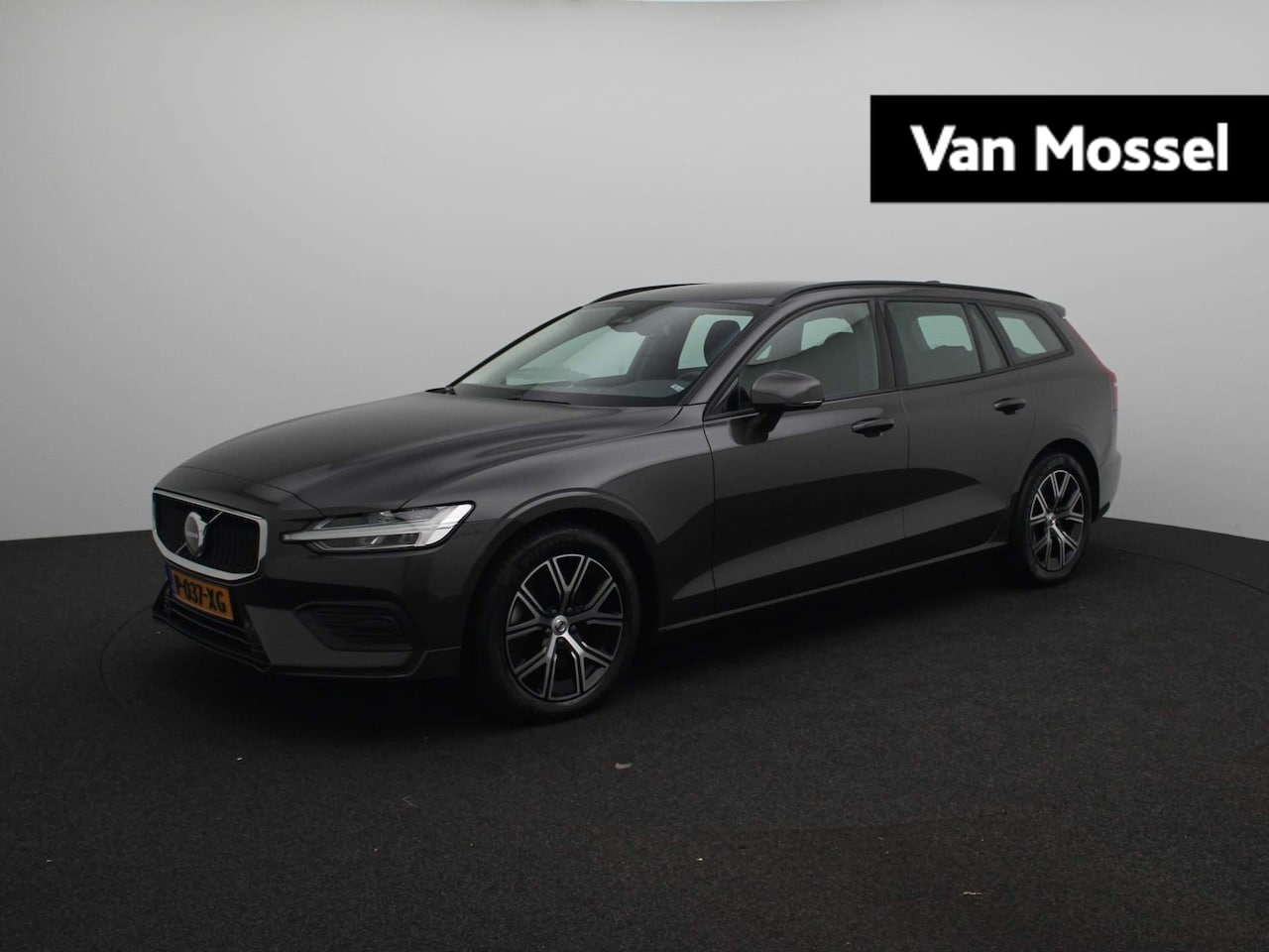 Volvo V60 - 2.0 B3 Essential 163PK | Navigatie | Achteruitrijcamera | Parkeersensoren | Carplay | Clim - AutoWereld.nl