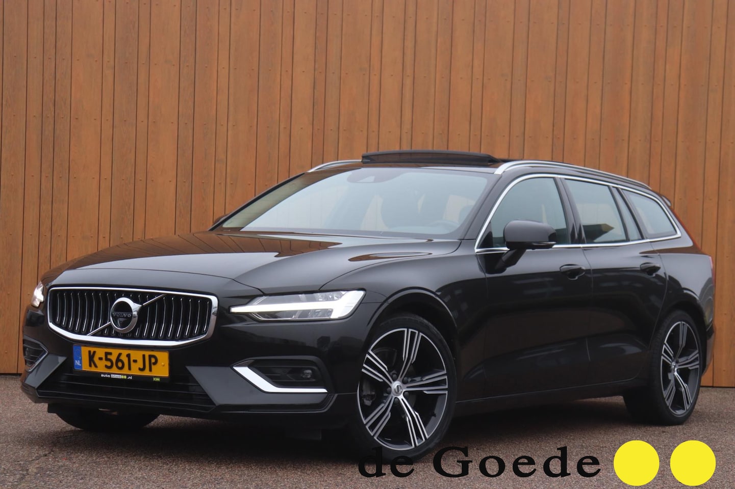 Volvo V60 - 2.0 B3 R-Design Inscription org. NL-auto Harman Kardon leer dig.dashboard schuifdak trekha - AutoWereld.nl