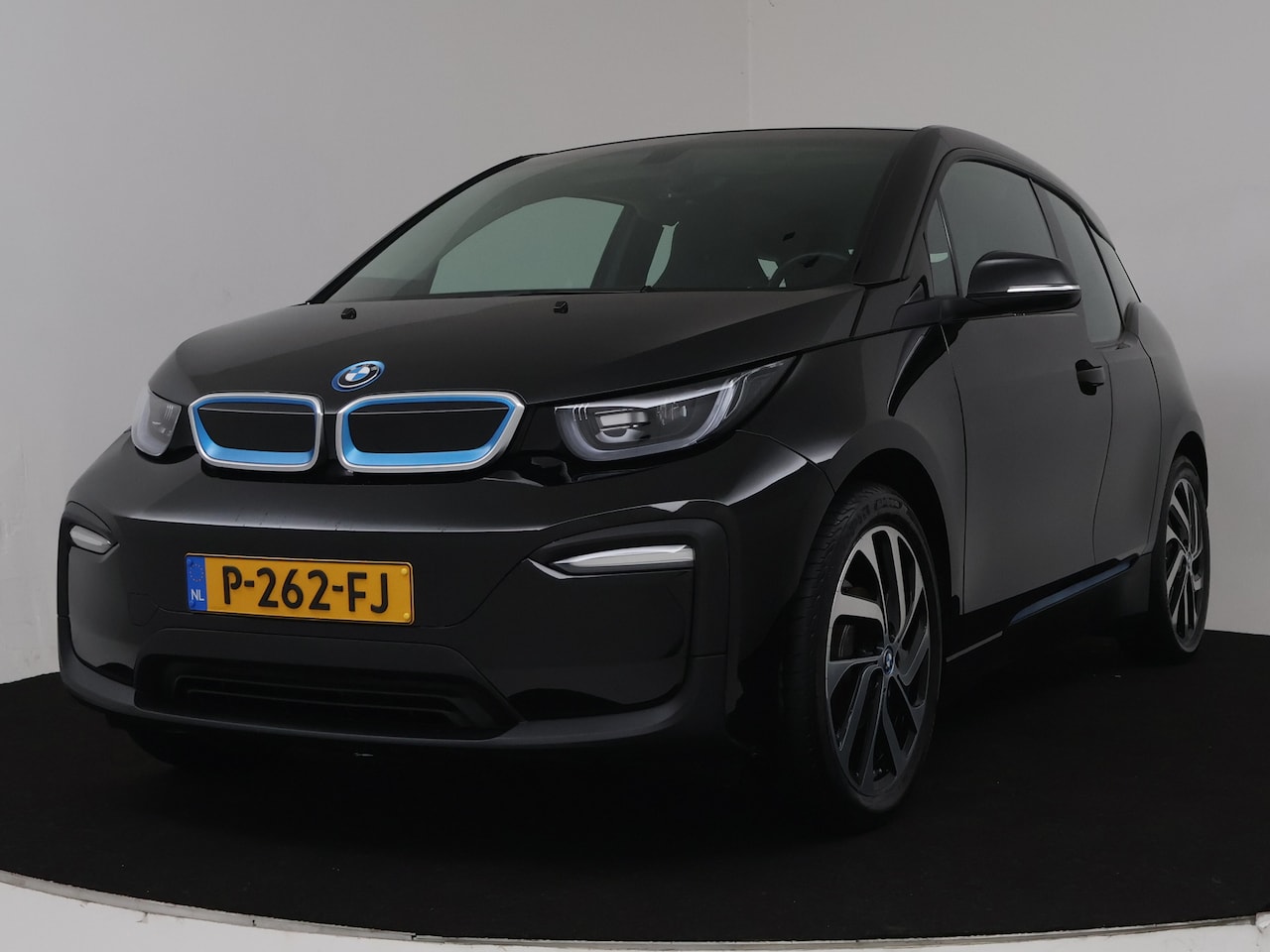 BMW i3 - Edition 120Ah 42 kWh | NL Auto | Navigatiesysteem | 19 Inch Lichtmetalen velgen | 3 FASE L - AutoWereld.nl