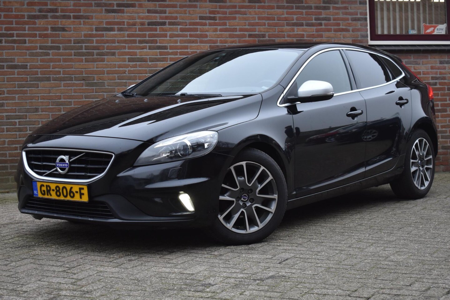 Volvo V40 - 2.0 D2 R-Design Business '15 Xenon Clima Navi Cruise Inruil mogelijk - AutoWereld.nl