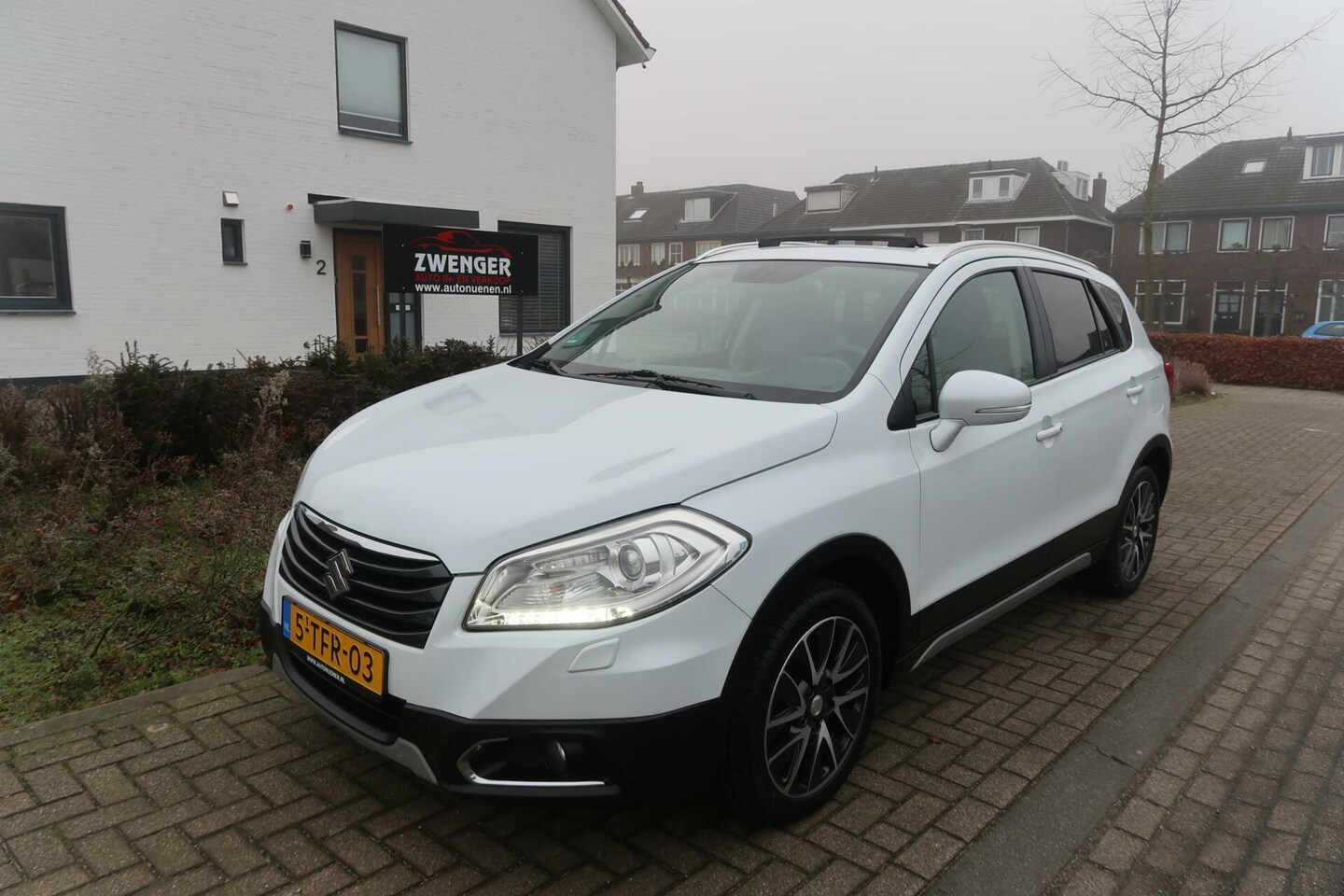 Suzuki SX4 S-Cross - 1.6 Aut|PANORAMADAK|NAVIGATIE|LEDER|TREKHAAK|XENON|STOELVERWARMING|GOED ONDERHOUDEN - AutoWereld.nl