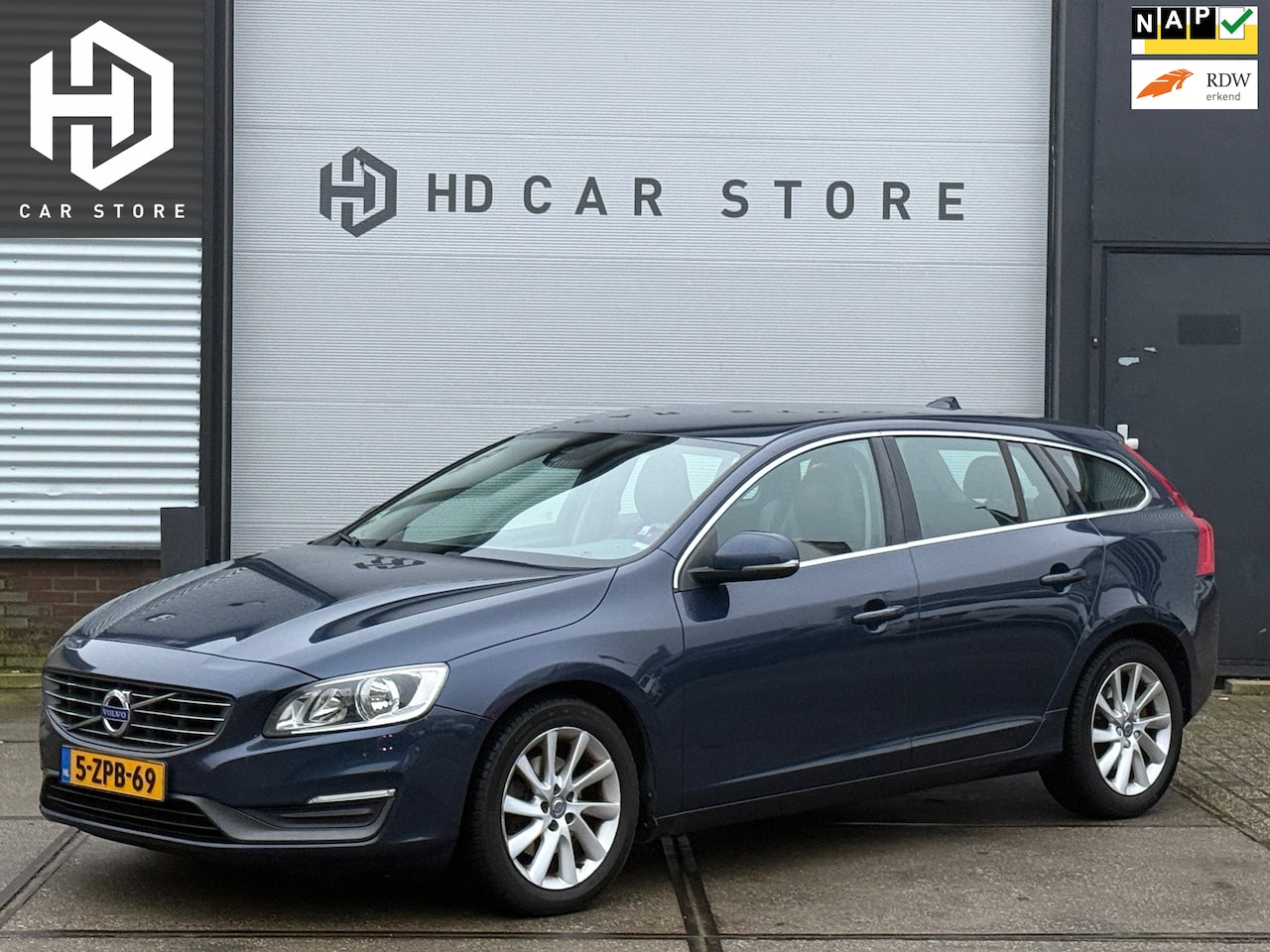 Volvo V60 - 2.0 D4 Momentum HARMAN KARDON TREKHAAK NAVI STOELVER - AutoWereld.nl