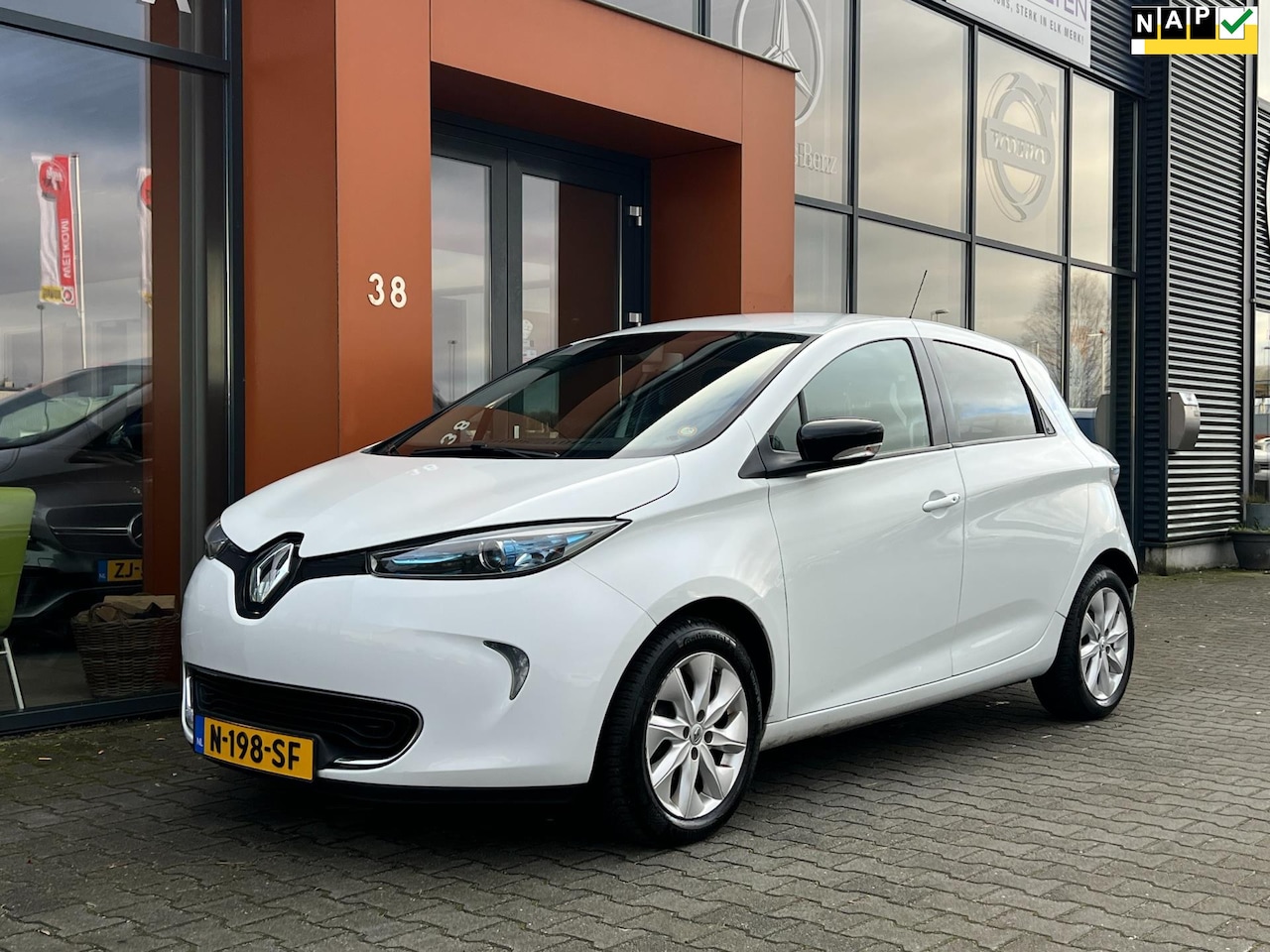 Renault Zoe - R240 Intens 22 kWh Koop-accu|Cruise|Stoelverw. - AutoWereld.nl