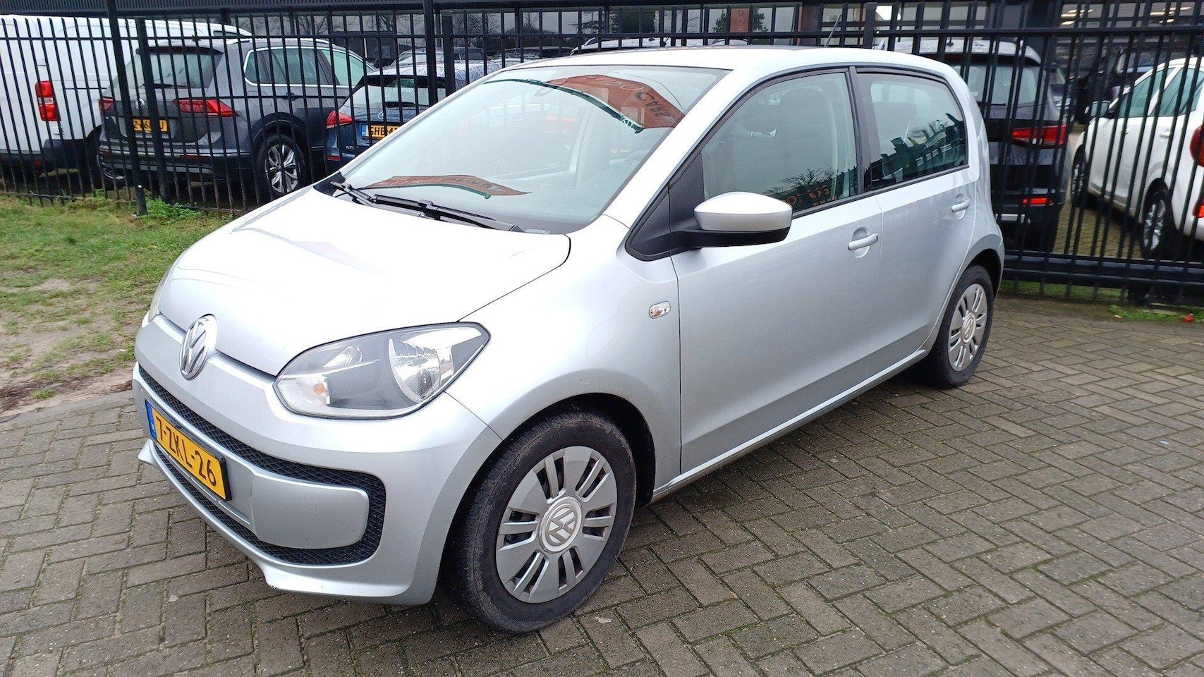 Volkswagen Up! - 1.0 move up! BlueMotion | Airco | Radio/CD | Electrisch pakket | 5 deurs! - AutoWereld.nl