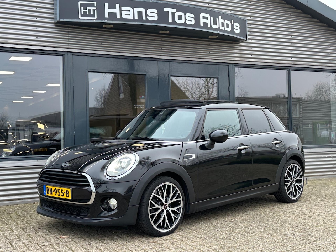 MINI John Cooper Works - Mini 1.5 JCW int. / Panorama / Serious Business - AutoWereld.nl