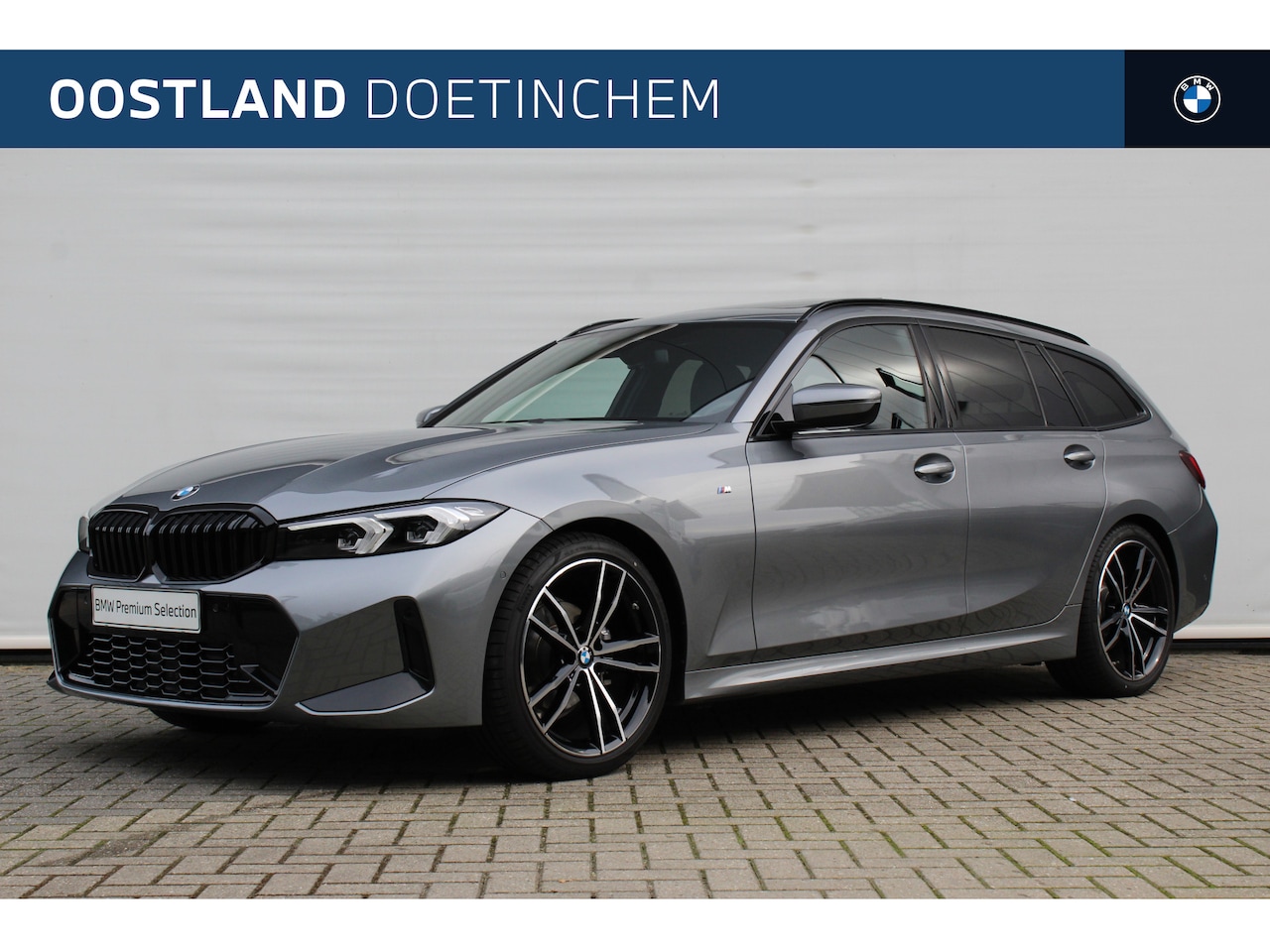 BMW 3-serie Touring - 318i High Executive M Sport Automaat / Panoramadak / Trekhaak / Sportstoelen / Stoelverwar - AutoWereld.nl