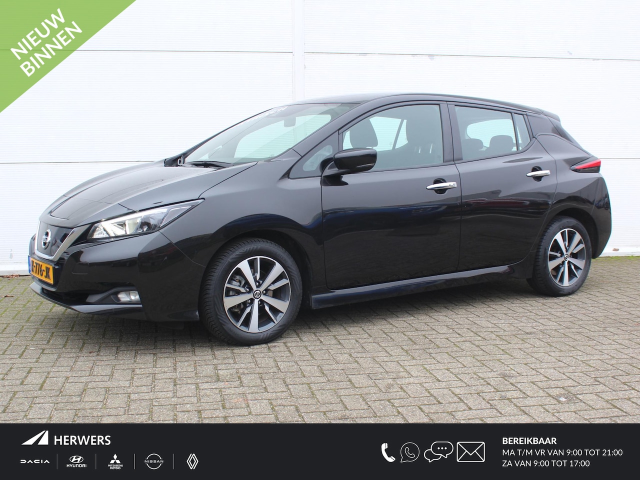 Nissan LEAF - Acenta 40 kWh / Trekhaak Afneembaar / Navigatie + Apple Carplay/Android Auto / Climate Con - AutoWereld.nl