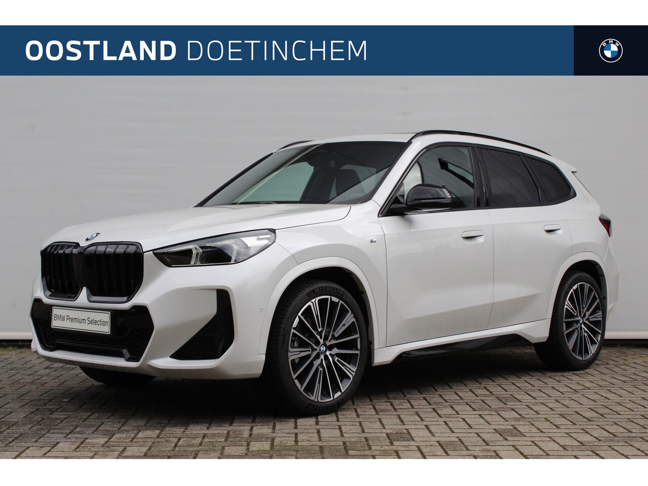 BMW X1 - sDrive20i M Sport Automaat / Panoramadak / Sportstoelen / Adaptieve LED / Adaptief M Onder - AutoWereld.nl