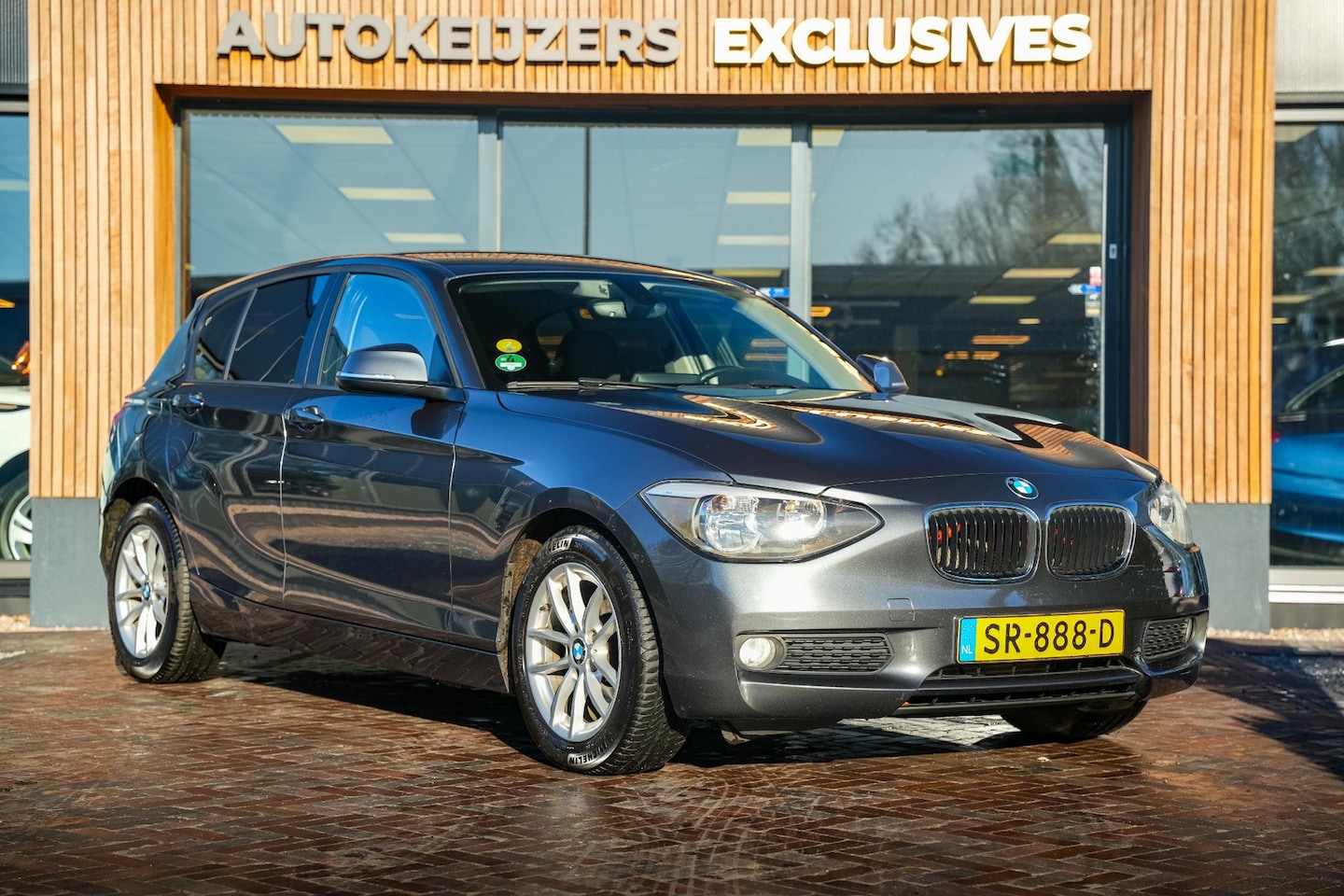 BMW 1-serie - 118d Corporate Lease High Executive Stoelverw. Navi  Pdc Airco Start/stop - AutoWereld.nl