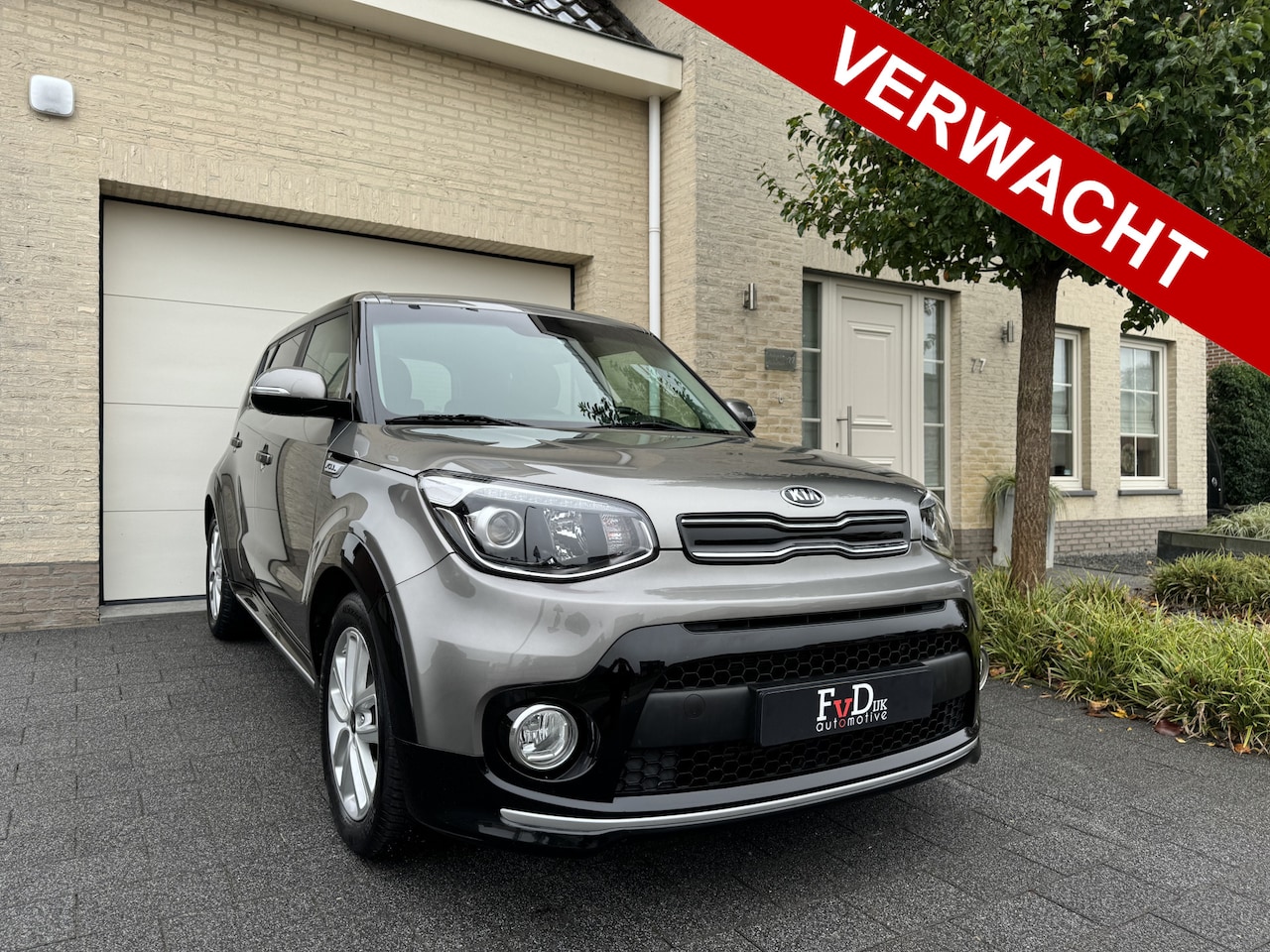 Kia Soul - 1.6 132pk X-clusive Navi Clima JBL Led Carplay Camera 18" Pdc Trekhaak DealerOnderhouden - AutoWereld.nl