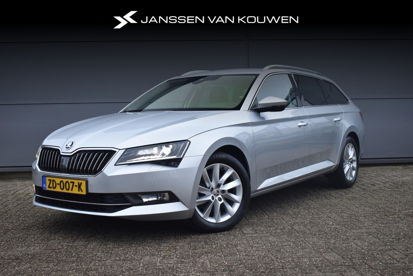 Skoda Superb Combi - 1.5 TSI ACT Business Edition Automaat Stoelverwarming Achterbankverwarming Navigatie Camer - AutoWereld.nl