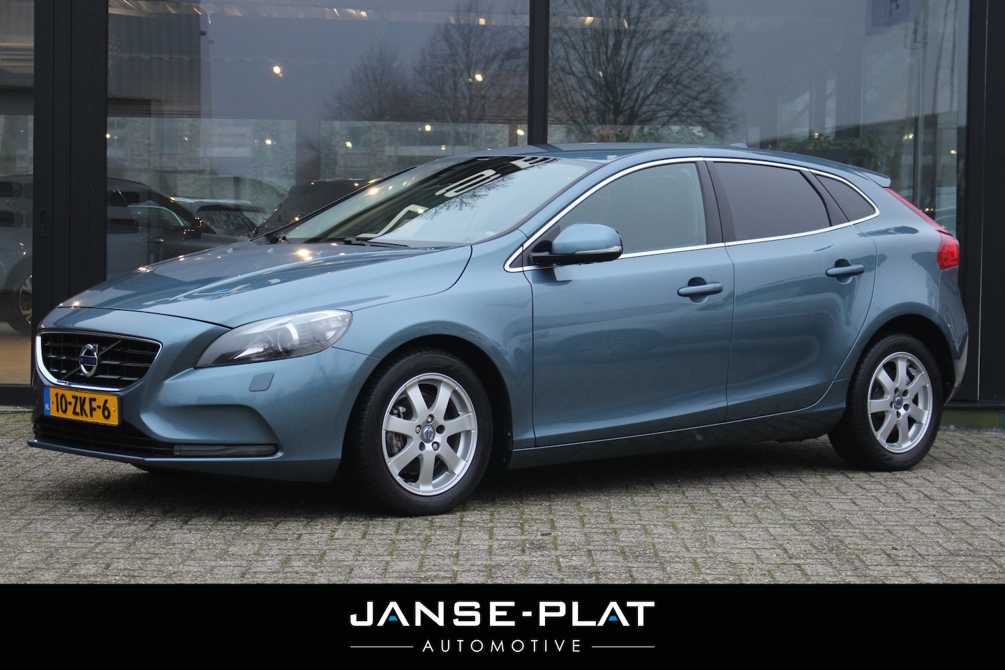 Volvo V40 - 1.6 D2 Summum | Leder | Xenon | Trekhaak | - AutoWereld.nl