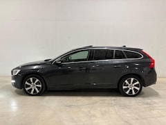 Volvo V60 - 2.4 D6 AWD Plug-In Hybrid Pano Leer Navi