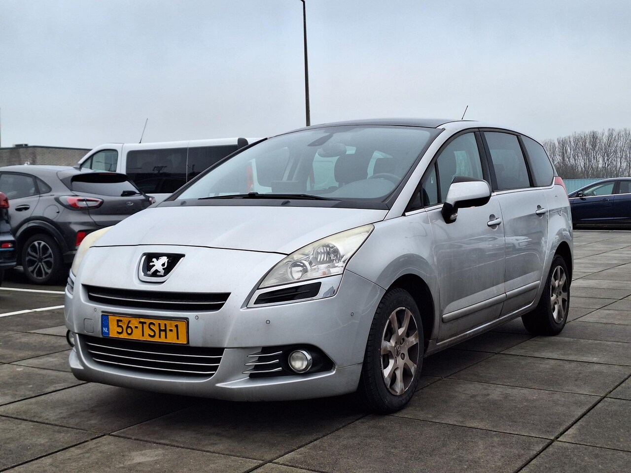 Peugeot 5008 - €3850,- 7Pers. Nwe Apk Navi Panoramadak etc etc - AutoWereld.nl