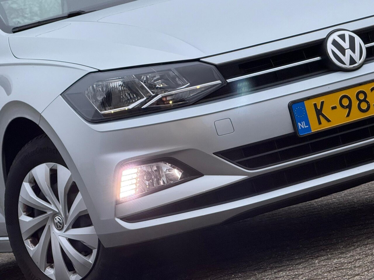 Volkswagen Polo - 1.0 TSI Comfortline Executive - Reflex Silver - Carplay/Adaptive cruise/Nav - AutoWereld.nl