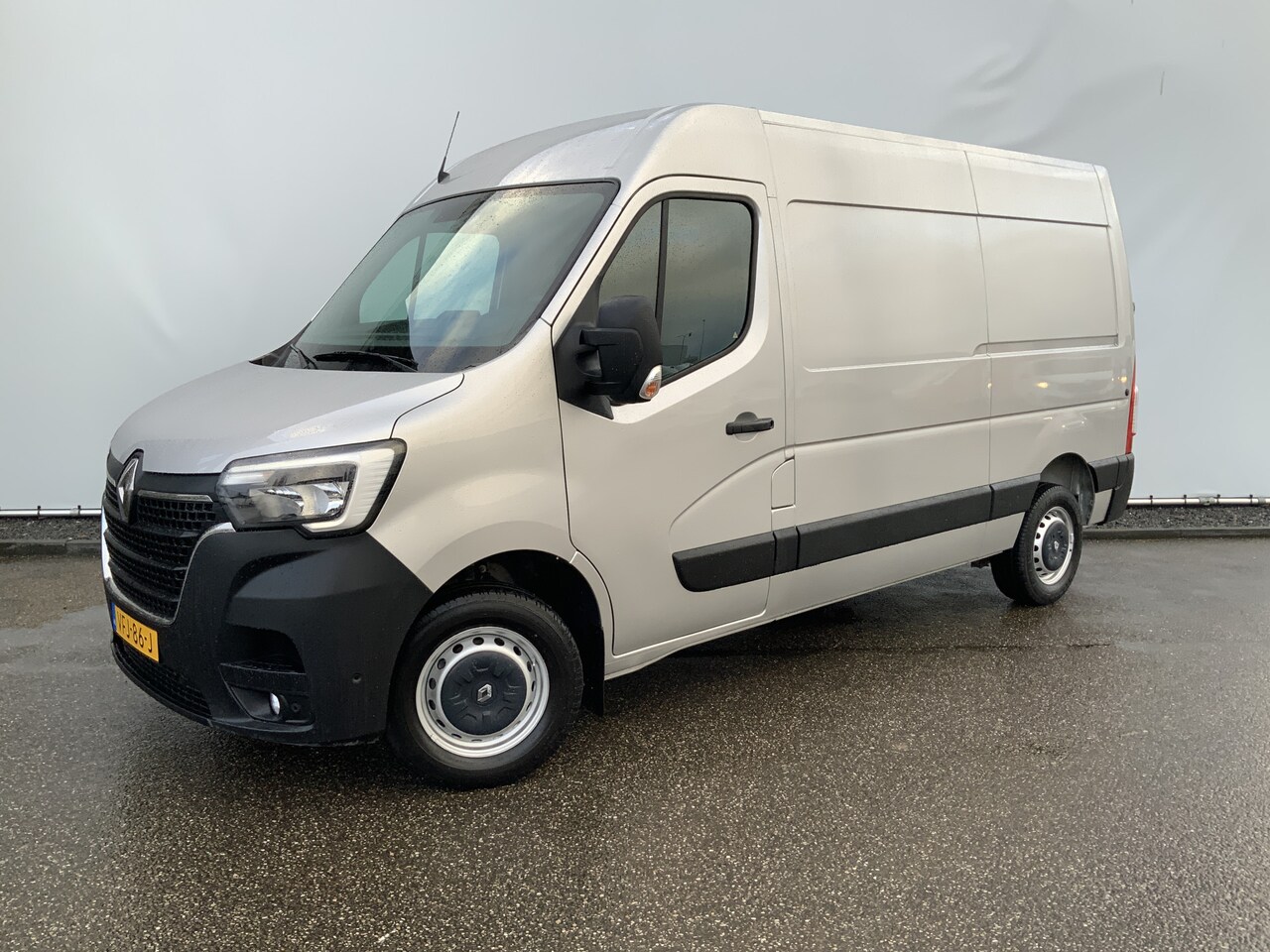 Renault Master - T33 2.3 dCi 135 L2H2 Airco Cruise Navi 3 Zits Trekhaak 2500 kg Camera Euro 6 - AutoWereld.nl