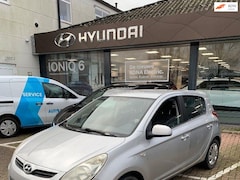 Hyundai i20 - €2650, - 1.4i DynamicVersion Airco Nwe Apk 5 Drs